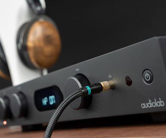 Hoofdtelefoon aansluiten op een versterker